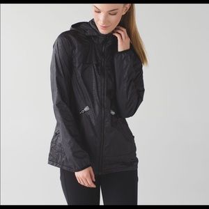 lululemon Miss Misty Windbreaker. black size 10.